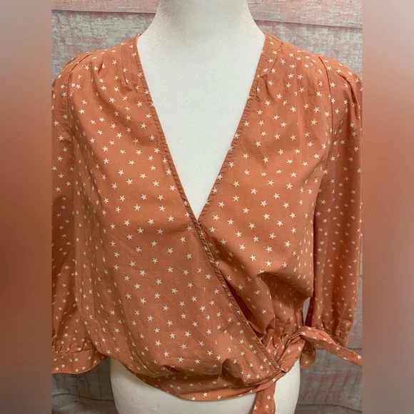 Madewell Wrap Top in Star Scatter in Peach Size XS - Picture 3 of 7